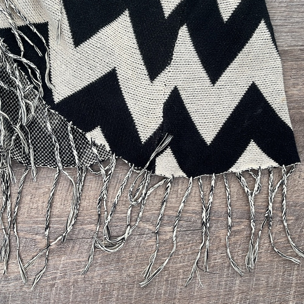 Tate Sweater - Picture 6 of 7